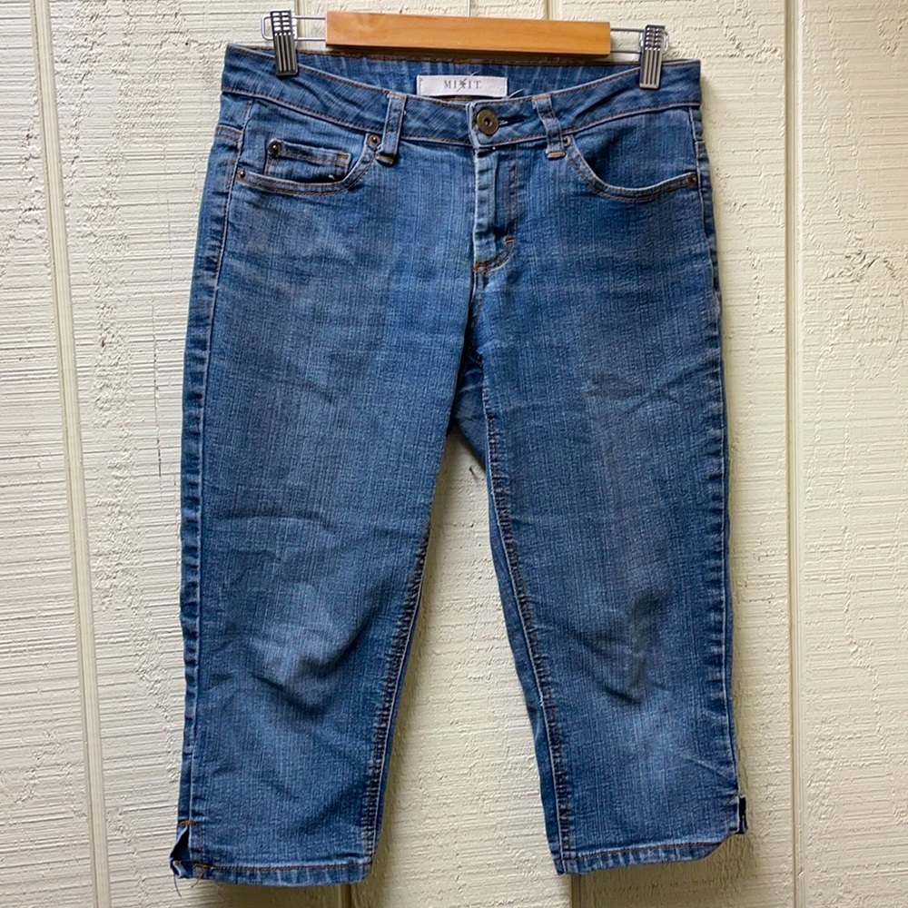 Mixit jean capris size 4 in hood shape